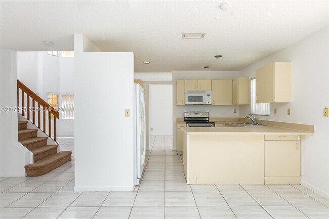 Building Photo - 2592 W Saratoga Dr