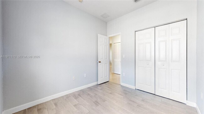 Building Photo - 373 NE 26th Pl