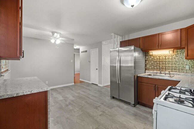 Building Photo - 1560 Estes Dr