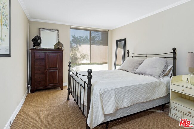 Building Photo - 1340 S Beverly Glen Blvd