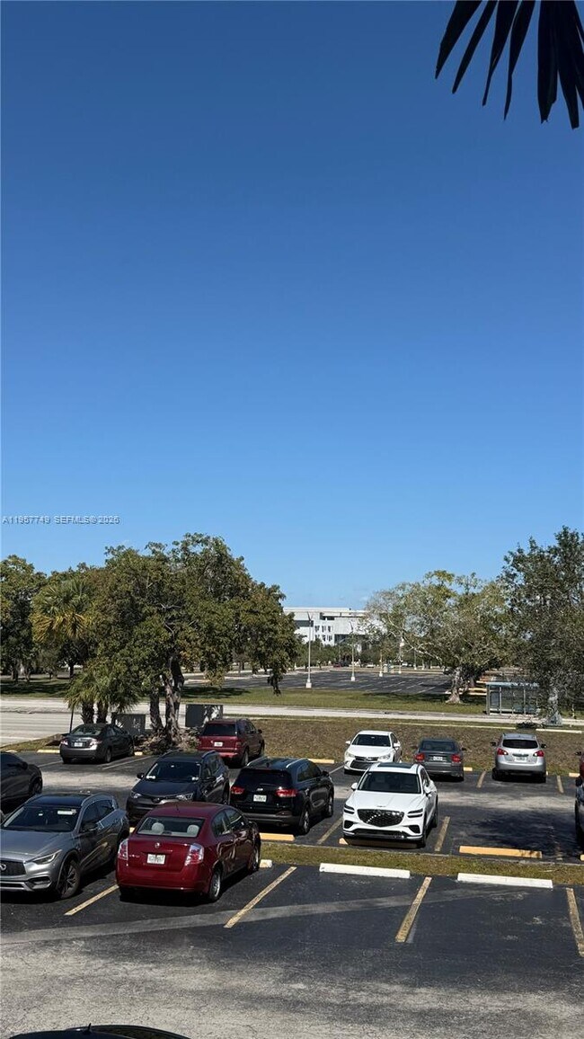 Building Photo - 10400 SW 108th Ave