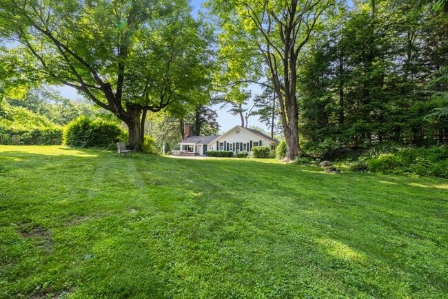 Building Photo - 62 Pound Ridge Rd