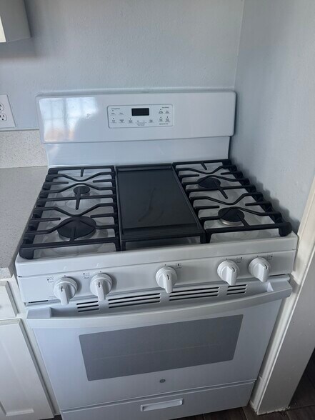 Building Photo - 225 1/2 N Townsend Ave