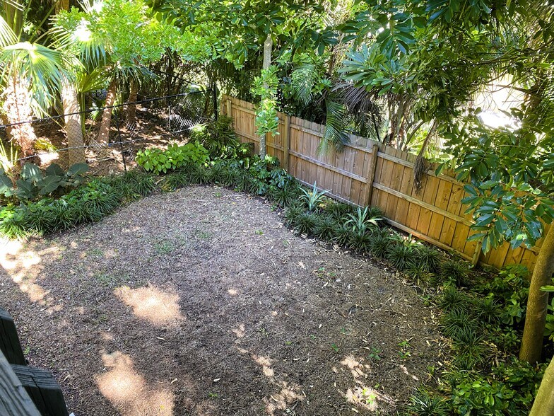 Building Photo - 9345 Green Meadows Way