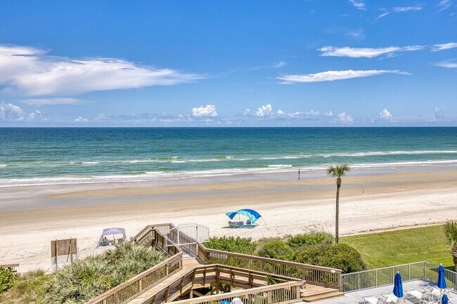 Building Photo - Fully Furnished Beautiful 2 Bedroom Seascape Towers Oceanfront Condo