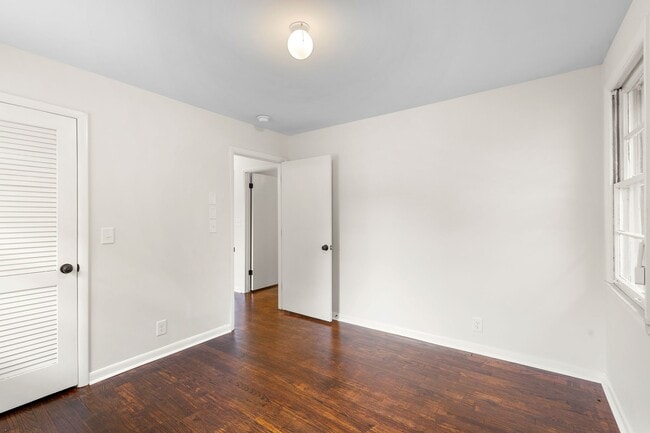 Building Photo - 1036 Seymour Ave