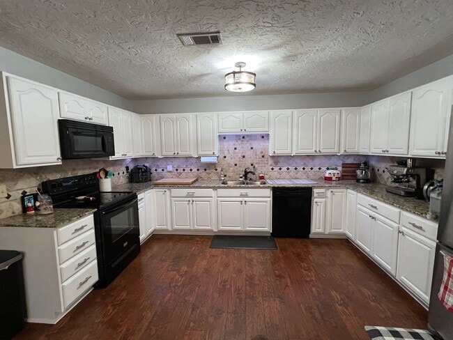 Building Photo - 115 N Ridge Dr