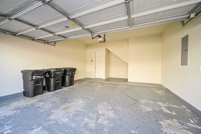 Building Photo - 1106 Fuschia Rd