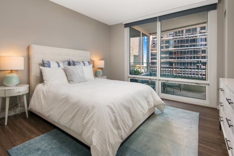 Building Photo - 580 N McClurg Ct