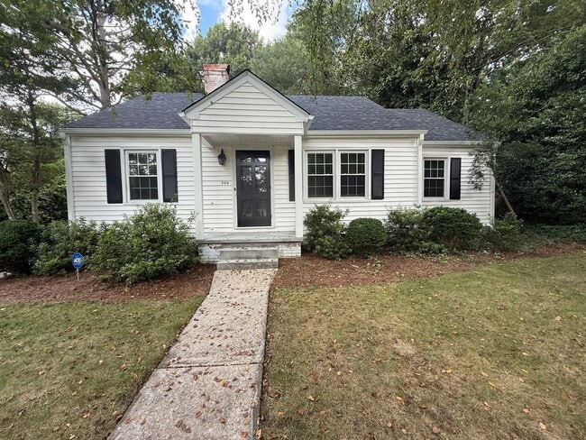 Primary Photo - 204 W Newlyn St