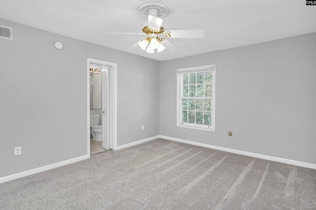 Building Photo - 5516 Lakeshore Dr