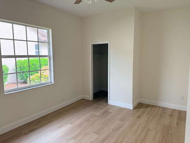 Building Photo - Lakefront 3 bedroom in gated Hidden Lakes Club