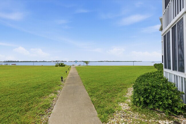 Building Photo - 769 John Ringling Blvd