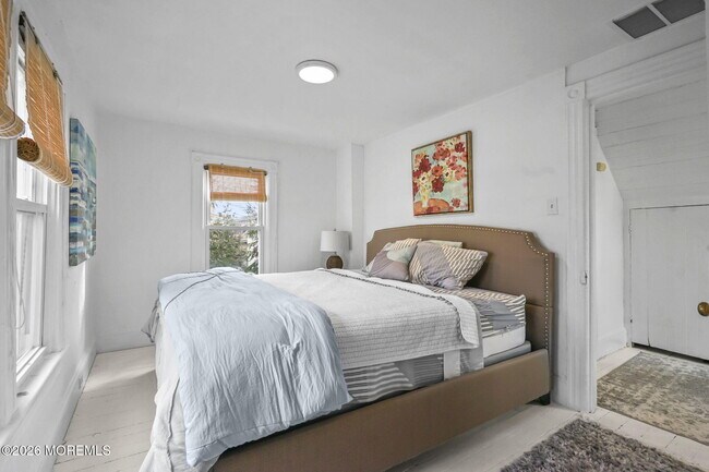 Building Photo - 610 1st Ave