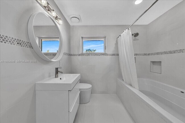 Building Photo - 348 Palm St