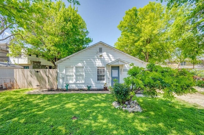 Building Photo - 5000 Lynndale Dr