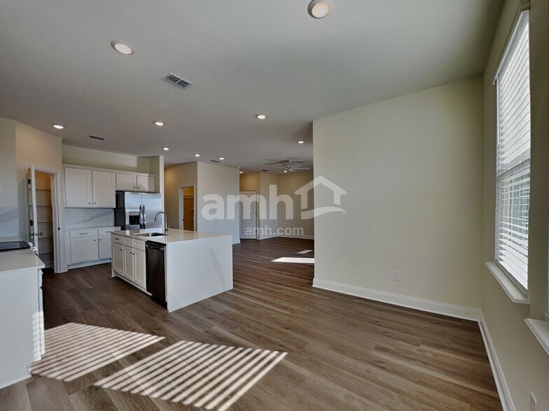 Building Photo - 16384 Willo Pines Ln