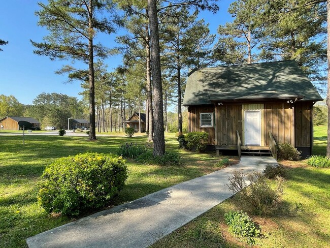 Building Photo - South Hill Cottage