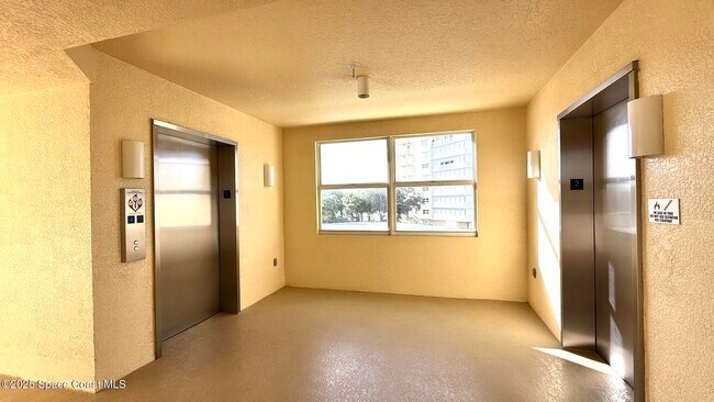 Building Photo - 480 Sail Ln