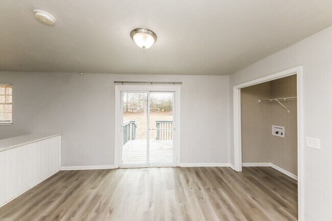 Building Photo - 4230 Senoa Dr