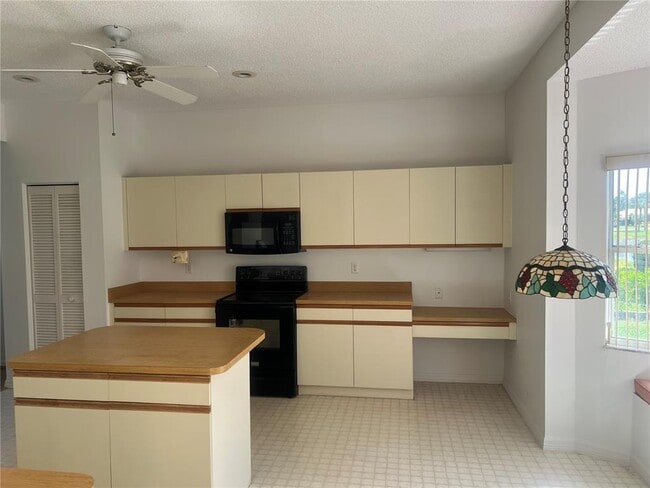 Building Photo - 9528 Knightsbridge Cir