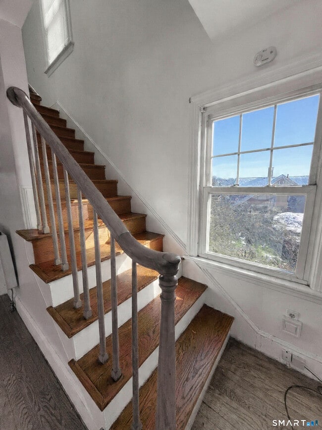 Building Photo - 96 Tudor St