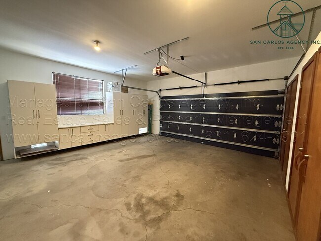 Building Photo - Newly Remodeled Spacious Three Bedroom Quail Lodge Home