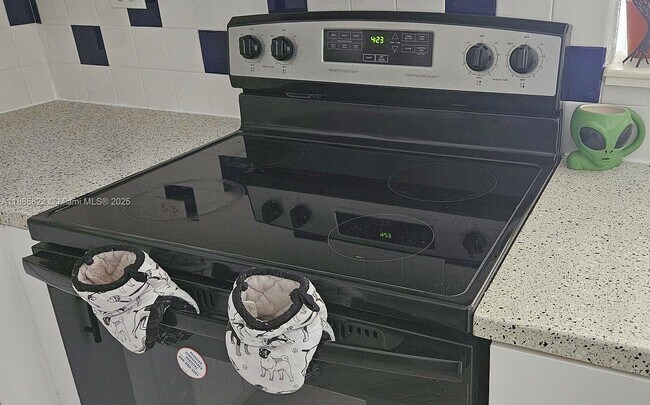 Building Photo - 1500 Bay Rd