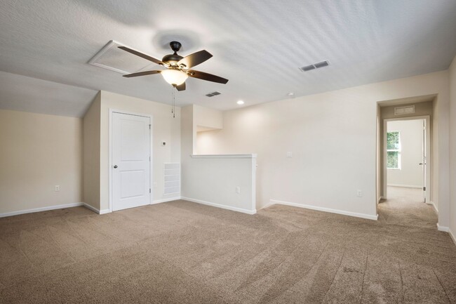 Building Photo - ***AVAILABLE SOON*** 4/3 with Bonus Room i...