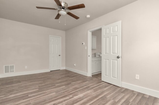 Building Photo - 211 Stiles St