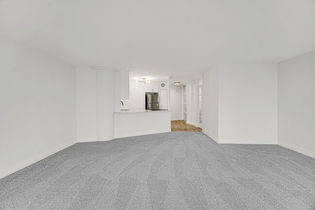 Building Photo - 5415 N Sheridan Rd