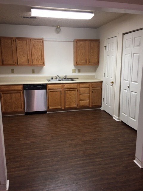 Building Photo - Knoxville 37920 - Coming Soon! Available t...