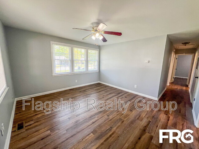 Building Photo - 1305 Robin St