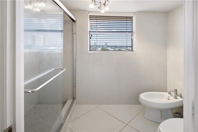 Building Photo - 290 174th St St