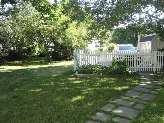 Building Photo - 39 E Bowery St