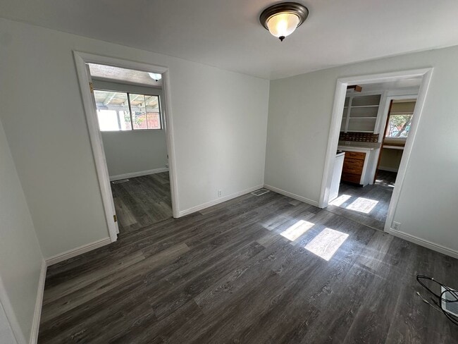 Building Photo - Cozy Price Rental