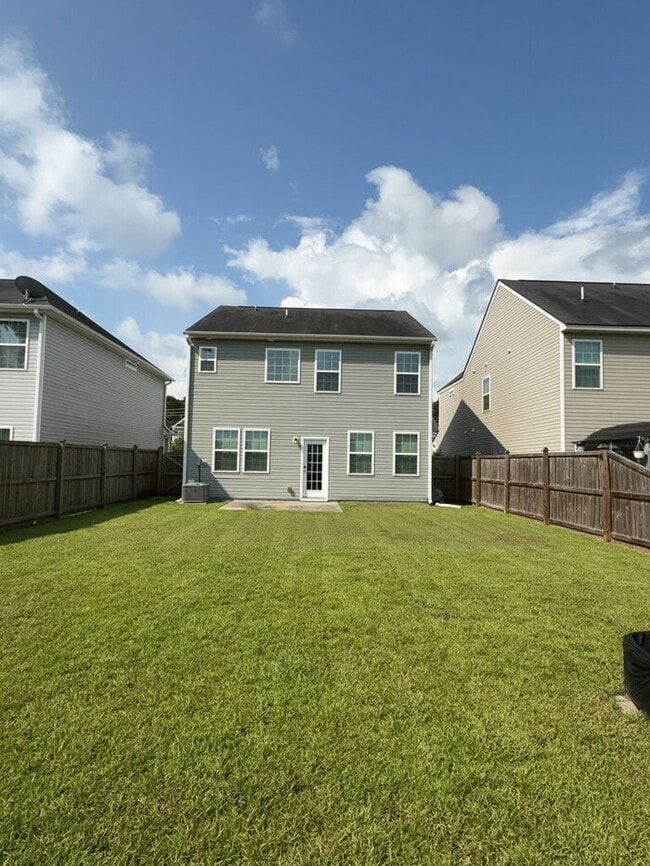 Building Photo - 838 Redbud Ln