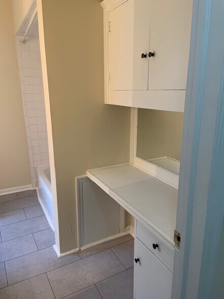 Bathroom - 314 W Miner St