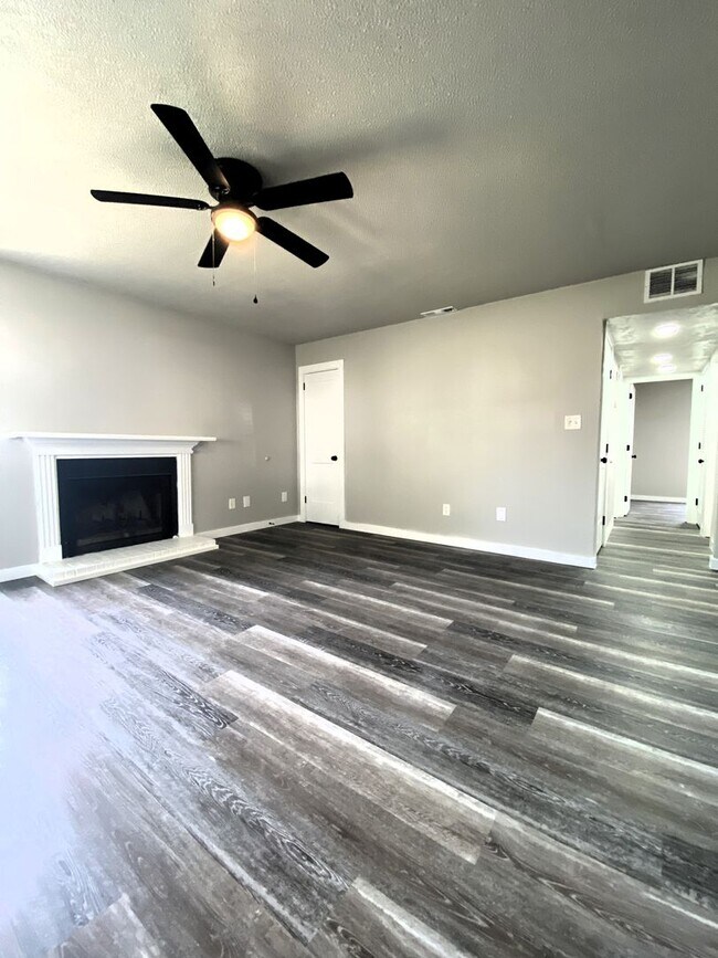 Building Photo - Available for Immediate Move-in!!!