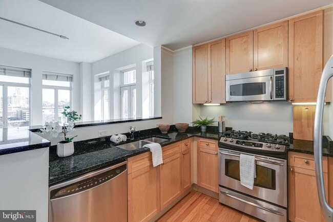 Building Photo - 1900 Hamilton St