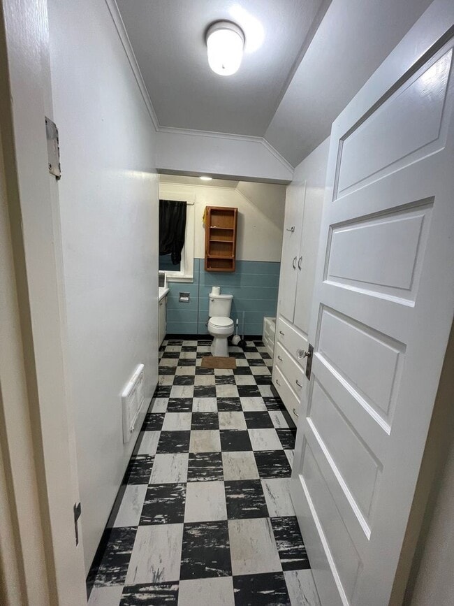 Building Photo - Farmhouse Style home