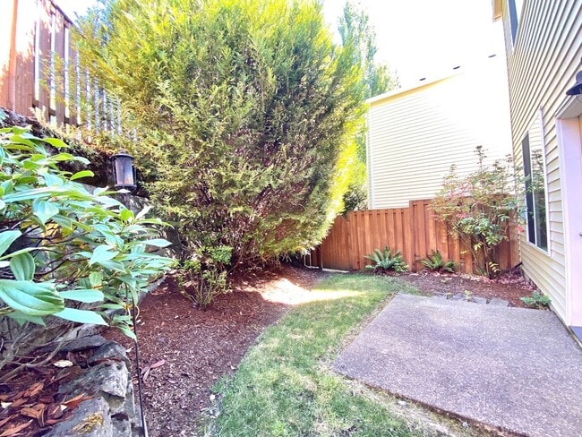 Building Photo - Neat and Tidy 3 BR, 2.5 BA Home Located Near Progress Ridge Townsquare - Coming soon!