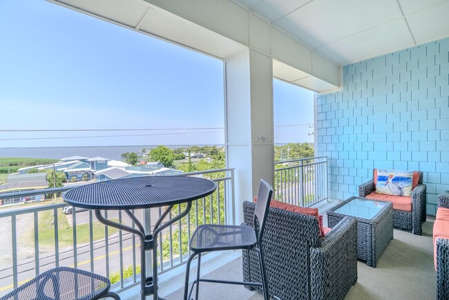 Building Photo - Sandbridge Off Season/Furnished 3 bed Read...