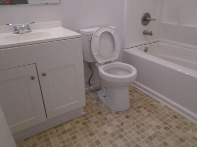 Building Photo - Renovated 3BD/2BA Single Family Home Avail...