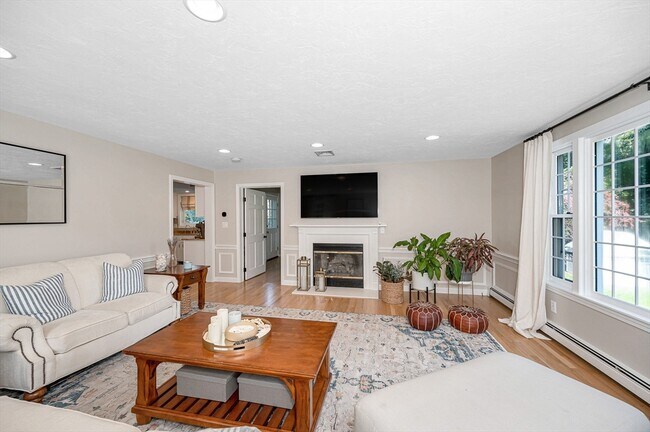 Building Photo - 4 Nashoba Dr