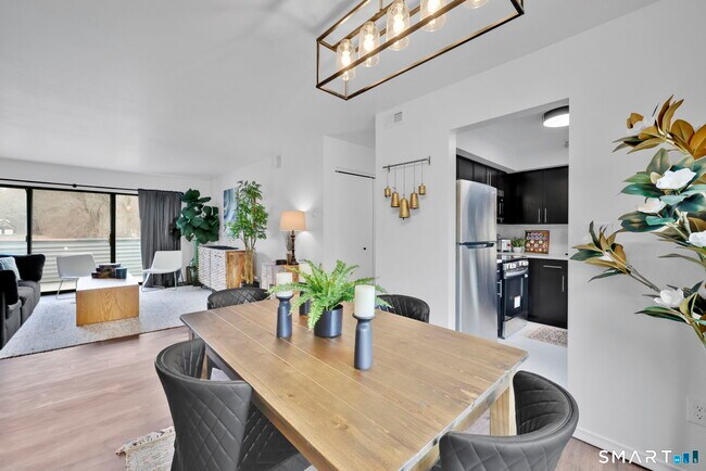 Building Photo - 62 Candlewood Dr