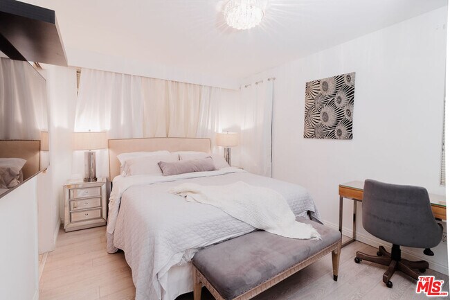 Building Photo - 1245 Wilcox Ave