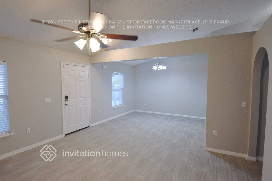 Building Photo - 5740 Oakwood Knoll Dr