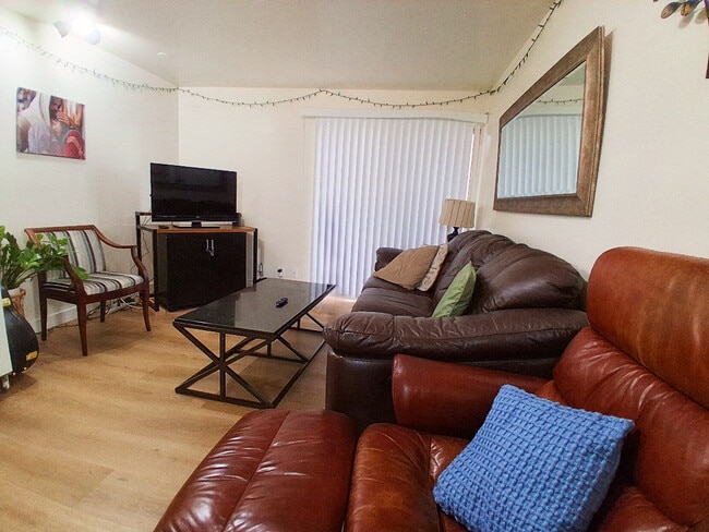 Building Photo - 1080 E 450 N