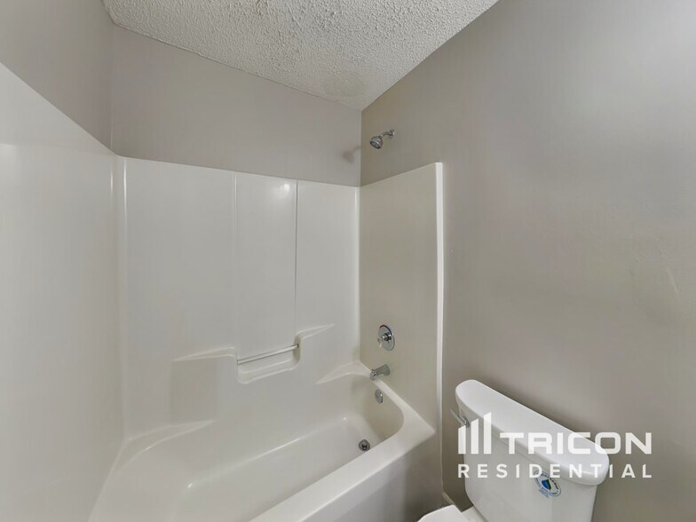 Building Photo - 8004 Seattle Slew Ct
